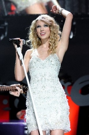  Taylor In Sparkling Dress