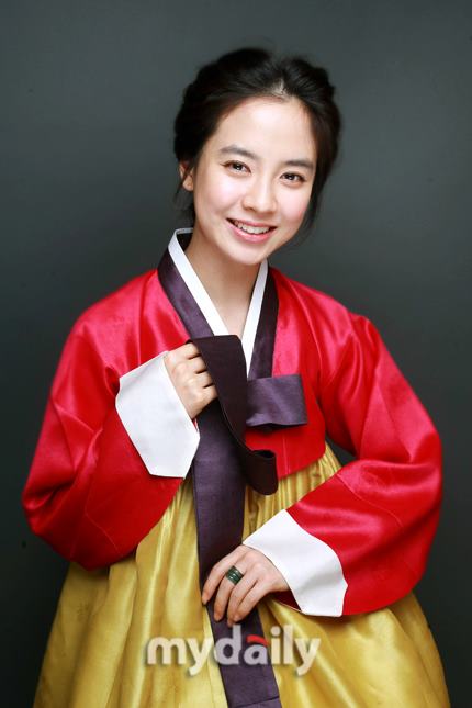 Ji Hyo with Hanbok