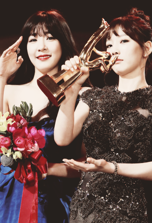  Taeyeon and Tiffany @ Golden Disk Awards
