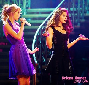  Taylor and selena♥