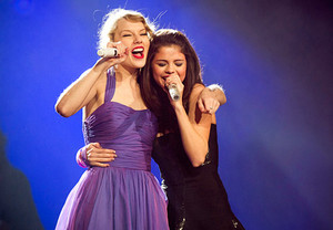  Selena Gomez and Taylor cepat, swift