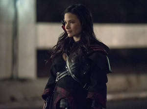  Arrow: 25 Official gambar From “Heir To The Demon”