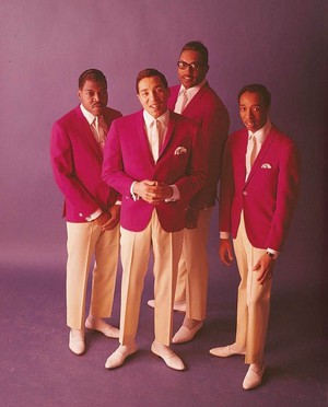  Smokey And The Miracles