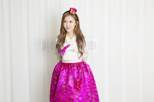  Ellin wearing a Hanbok for Lunar New साल