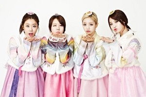 Girl's Day in lovely hanbok