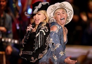  Miley wid मैडोना in एमटीवी unplugged