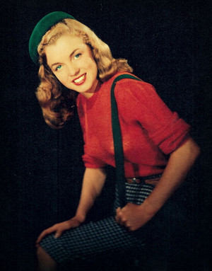 Norma Jeane Dougherty - Bruno Bernard photoshoot (1945)