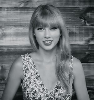  Taylor rápido, swift Black and White Image <3
