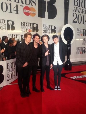  5sos at Brits Awards 2014