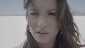  Demi Lovato - wolkenkratzer - Musik Video Screencaps
