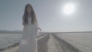  Demi Lovato - 超高層ビル - 音楽 Video Screencaps