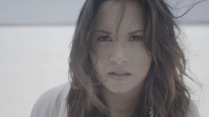  Demi Lovato - rascacielos - música Video Screencaps