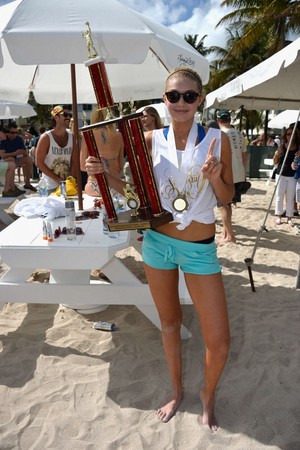  Sports Illustrated swimsuit beach, pwani mpira wa wavu Tournament in Miami