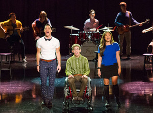  Glee First Look Photos: "Frenemies"