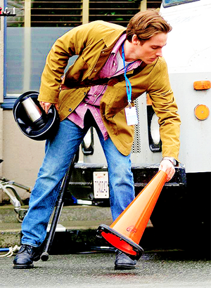  Kevin on the first دن of filming Gracepoint in Oak خلیج, کھاڑی