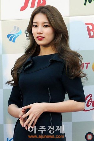  Suzy - Gaon Chart kpop Awards