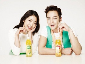 Park Shin Hye And Jang Geun Suk 'Tongyi Juice'!
