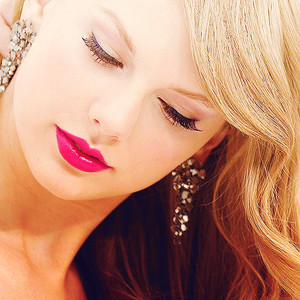  Taylor तत्पर, तेज, स्विफ्ट Close-Up Image <3