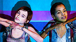 Riley and Ellie photobooth gif