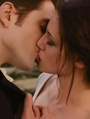  Edward and Bella's wedding キッス
