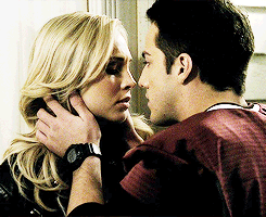  Tyler and Caroline first किस