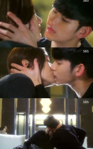  wewe Who Came From The Stars - Kiss Scene
