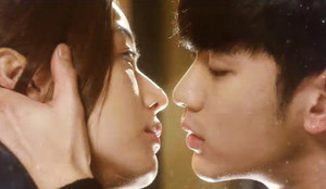  toi Who Came From The Stars - Kiss Scene