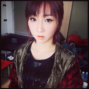  Minzy's Instagram Update: "Missing toi #makeup #hair" (131121)