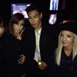  Bom's Instagram Update: "With my luv~~ T.O.P ㅋㅋ Just kidding" (131122)