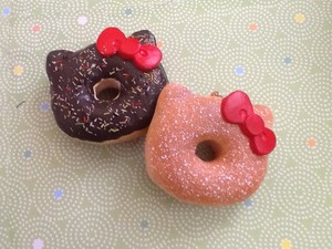  hello kitty donuts-----
