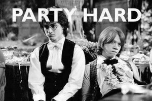  Party Hard | Via We 心 It