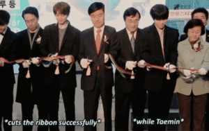  Taemin struggles to cut the ribbon