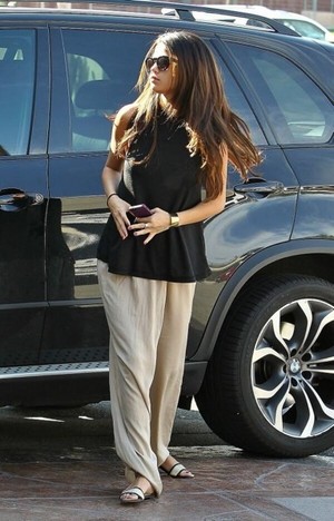 Selena Gomez arriving at a business meeting in LA (March 5)