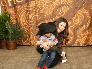  Selena meeting Фаны in Houston, TX (March 9)