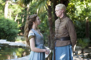  Brienne Of Tarth and Margaery Tyrell (Season 4)