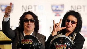  LA 吻乐队（Kiss） Arena Football ~Paul and Gene