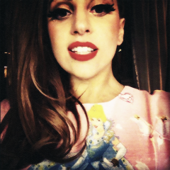  Lady Gaga:)