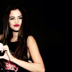  Selena Gomez যেভাবে খুশী Pics ♥