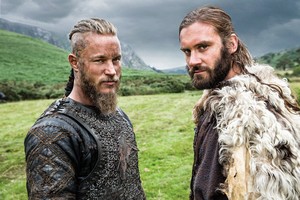  Vikings Season 2 - Ragnar and Rollo