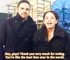 Kristin and স্থূলবুদ্ধি বাচাল ব্যক্তি thanking the fans(March,2014)