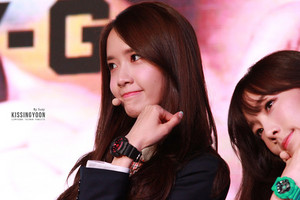  Yoona the flor
