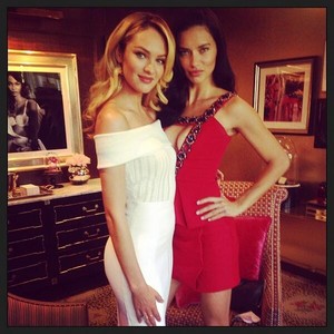  Adriana Lima and Candice Swanepoel at the Bond rua store in Londres