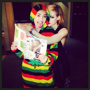  Avril and Miley Cyrus - April Fools