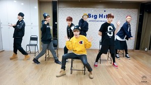  BTS pictures from their practice session