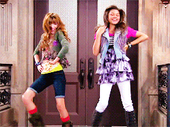  Bella Thorne and Zendaya - Shake It Up ♥