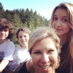  Chandler with his brother, mom and Hana during Spring break