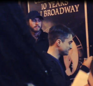  Daniel Radcliffe With a peminat At Cort theatre(FB.com/DanielJacobRadcliffeFanClub)