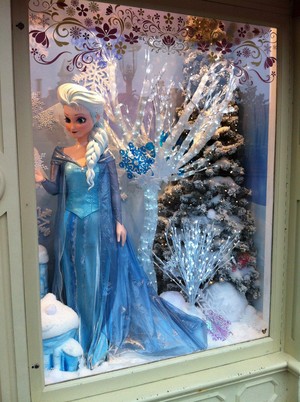  Disneyland Paris: Elsa