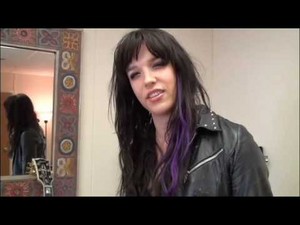  Lzzy Hale talks about her guitars
