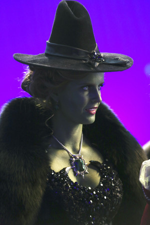  Once Upon A Time - Episode 3.19 - A Curious Thing
